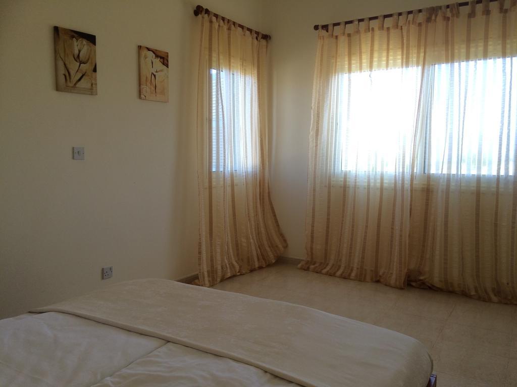 Villa Riverside Polis Room photo